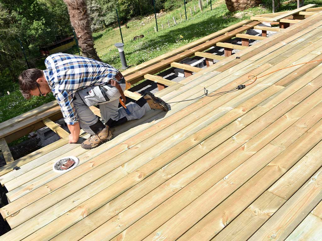 DECK BUILDING Hiring a Deck Contractor - DECK BUILDING